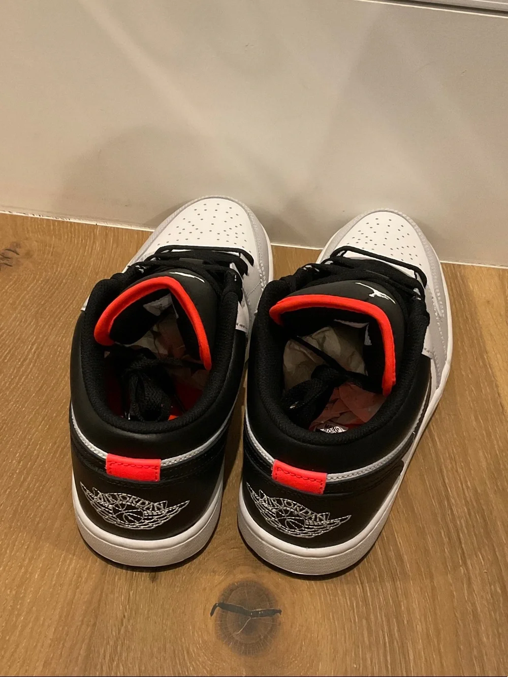 Jordan Low-Top Sneakers - Grey, Black & Red Accent